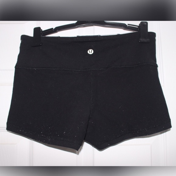 Lululemon Shorts (reversible). - Picture 3 of 3
